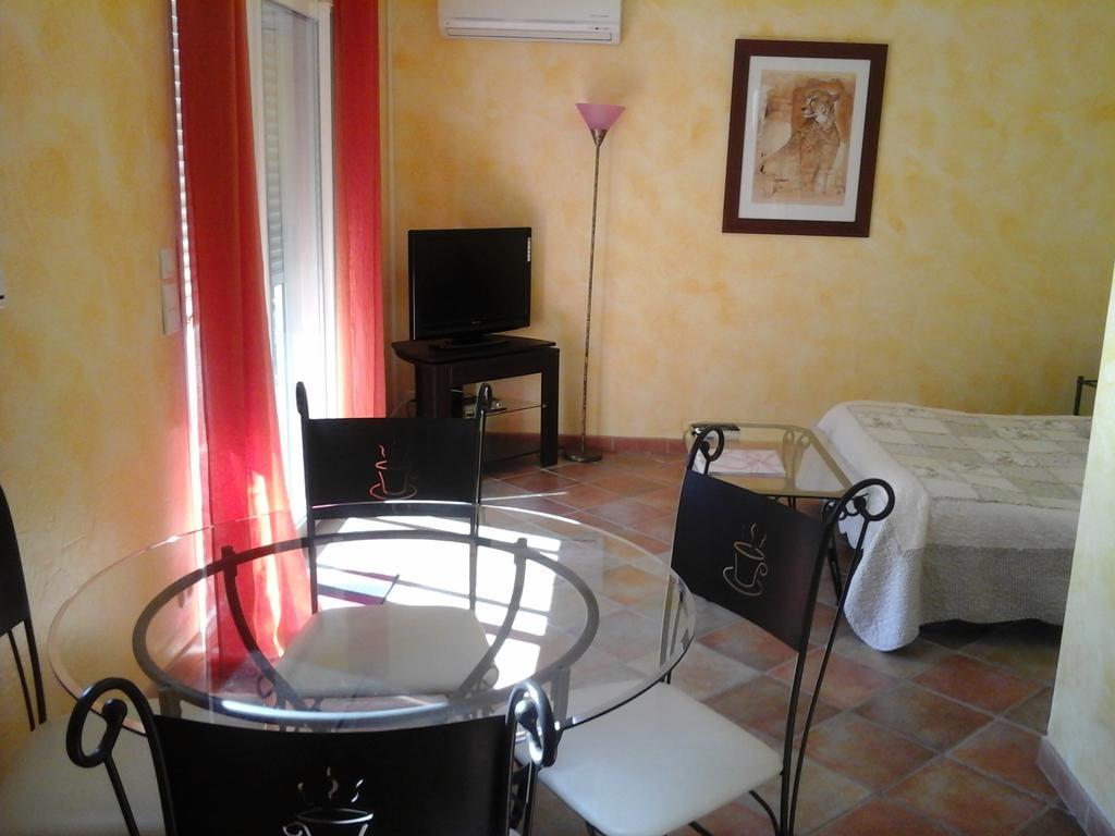 Hotel Mas Des Lys Roquebrune-sur Argens Camera foto