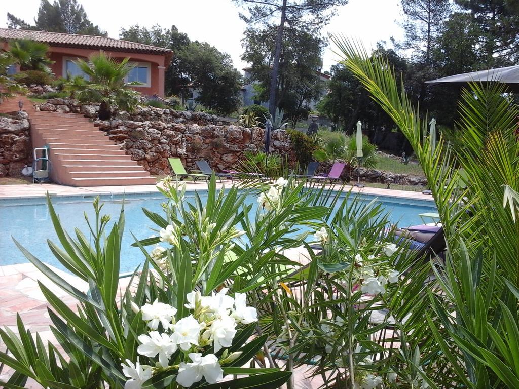 Hotel Mas Des Lys Roquebrune-sur Argens Esterno foto
