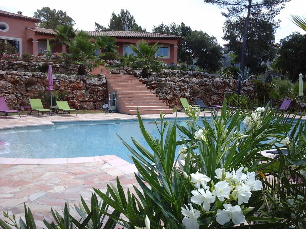 Hotel Mas Des Lys Roquebrune-sur Argens Esterno foto